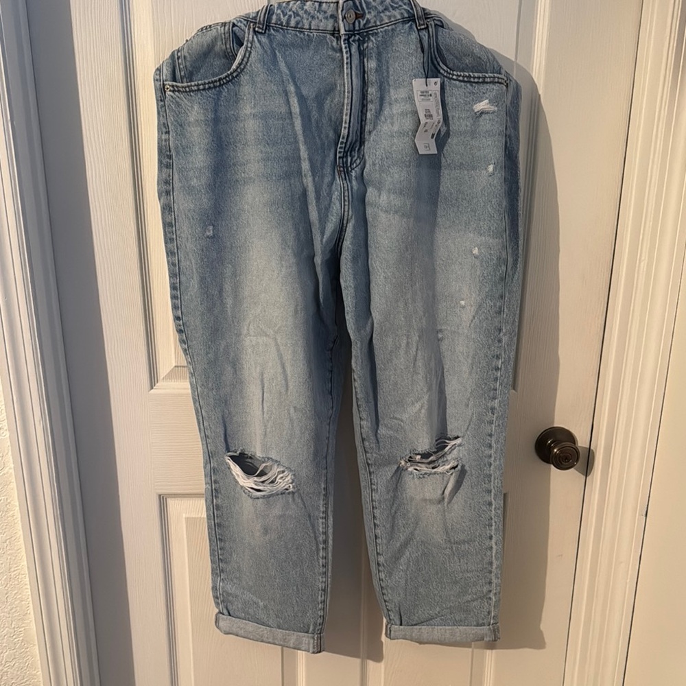 Women’s Mom Jean Light Blue Distressed